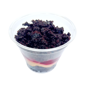 Шоколадный торт с вишней