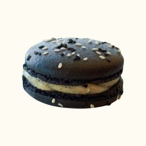 Макаронс " Черный кунжут"