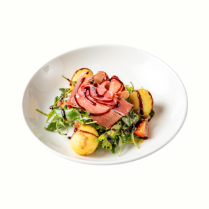 Салат с жареным сыром