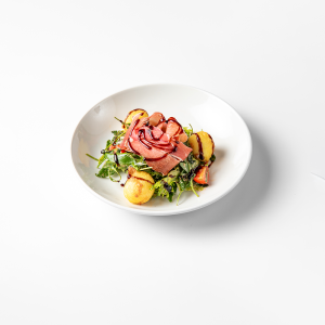 Салат с жареным сыром